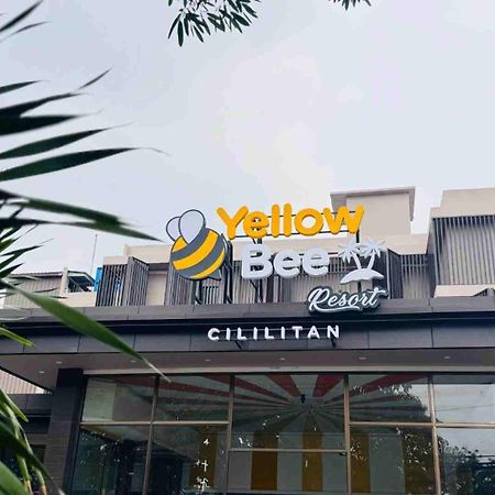 Yellow Bee Resort Cililitan Jakarta Exterior foto