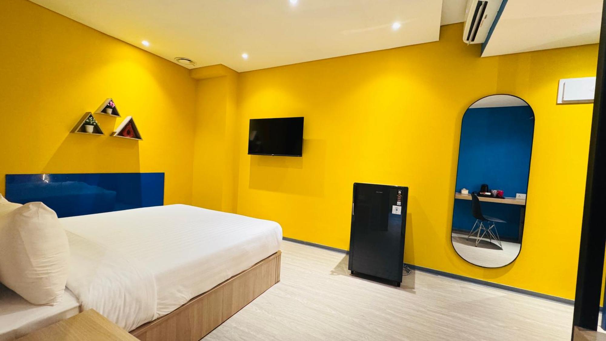 Yellow Bee Resort Cililitan Jakarta Exterior foto