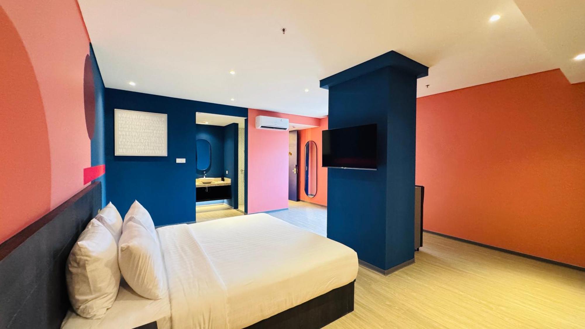 Yellow Bee Resort Cililitan Jakarta Exterior foto