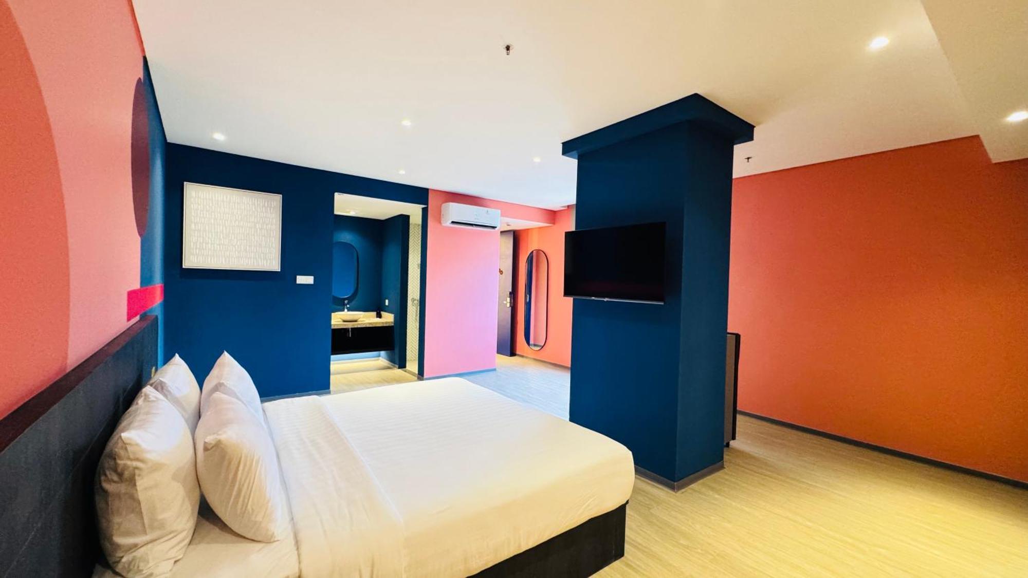 Yellow Bee Resort Cililitan Jakarta Exterior foto