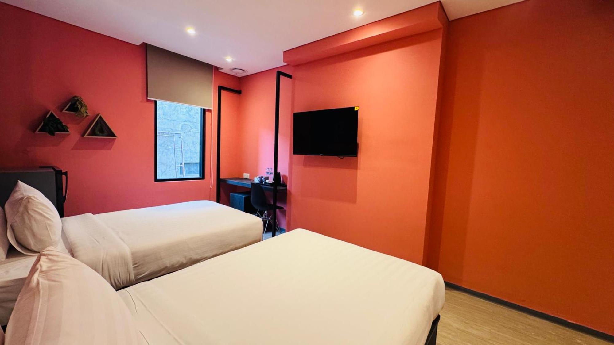 Yellow Bee Resort Cililitan Jakarta Exterior foto