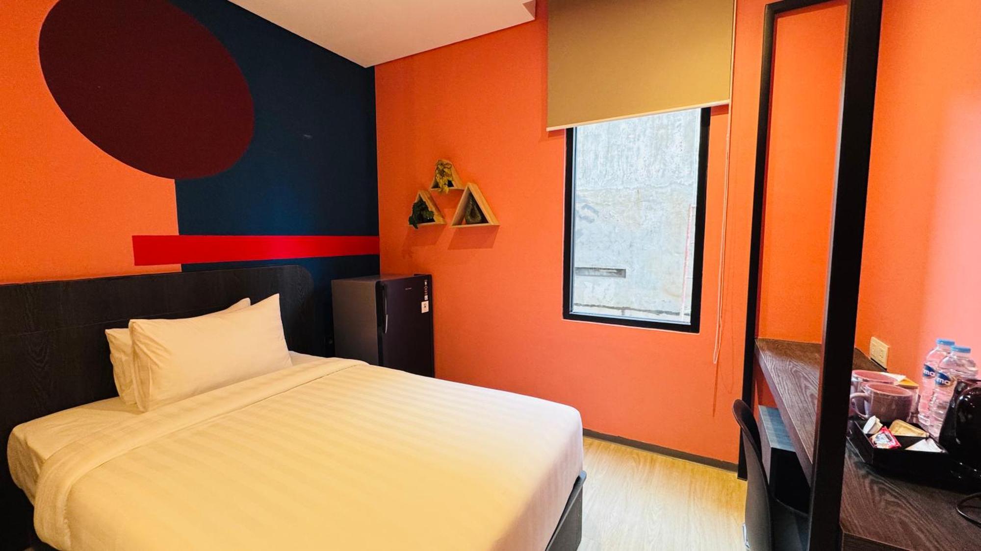Yellow Bee Resort Cililitan Jakarta Exterior foto