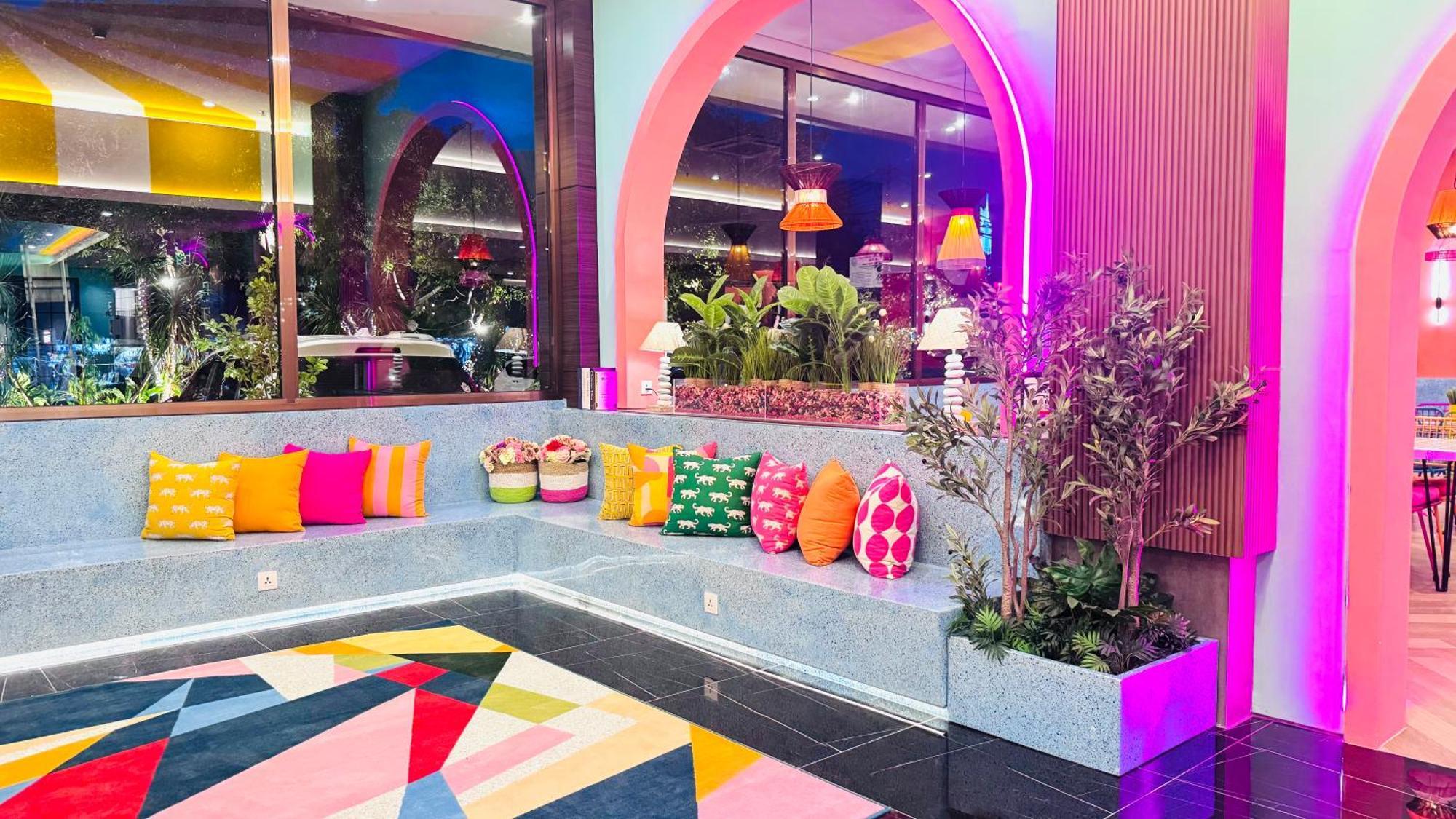 Yellow Bee Resort Cililitan Jakarta Exterior foto